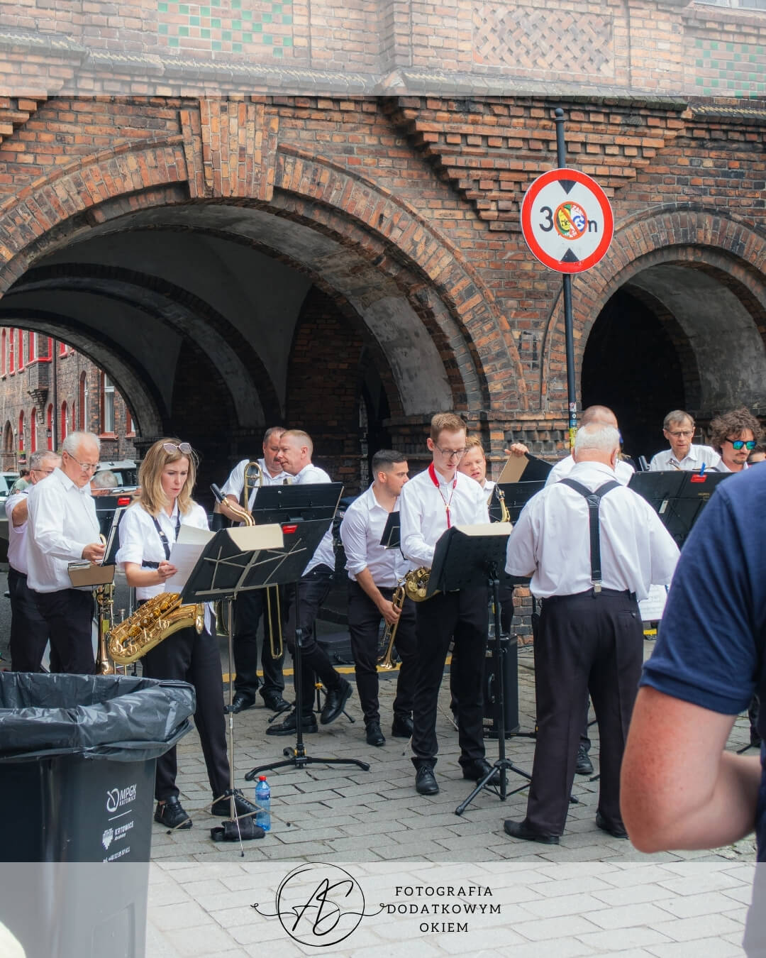 Koncert Orkiestry Dętej Katowice-Wieczorek na Jarmarku u Babci Anny na Nikiszowcu w Katowicach - ujęcie 21