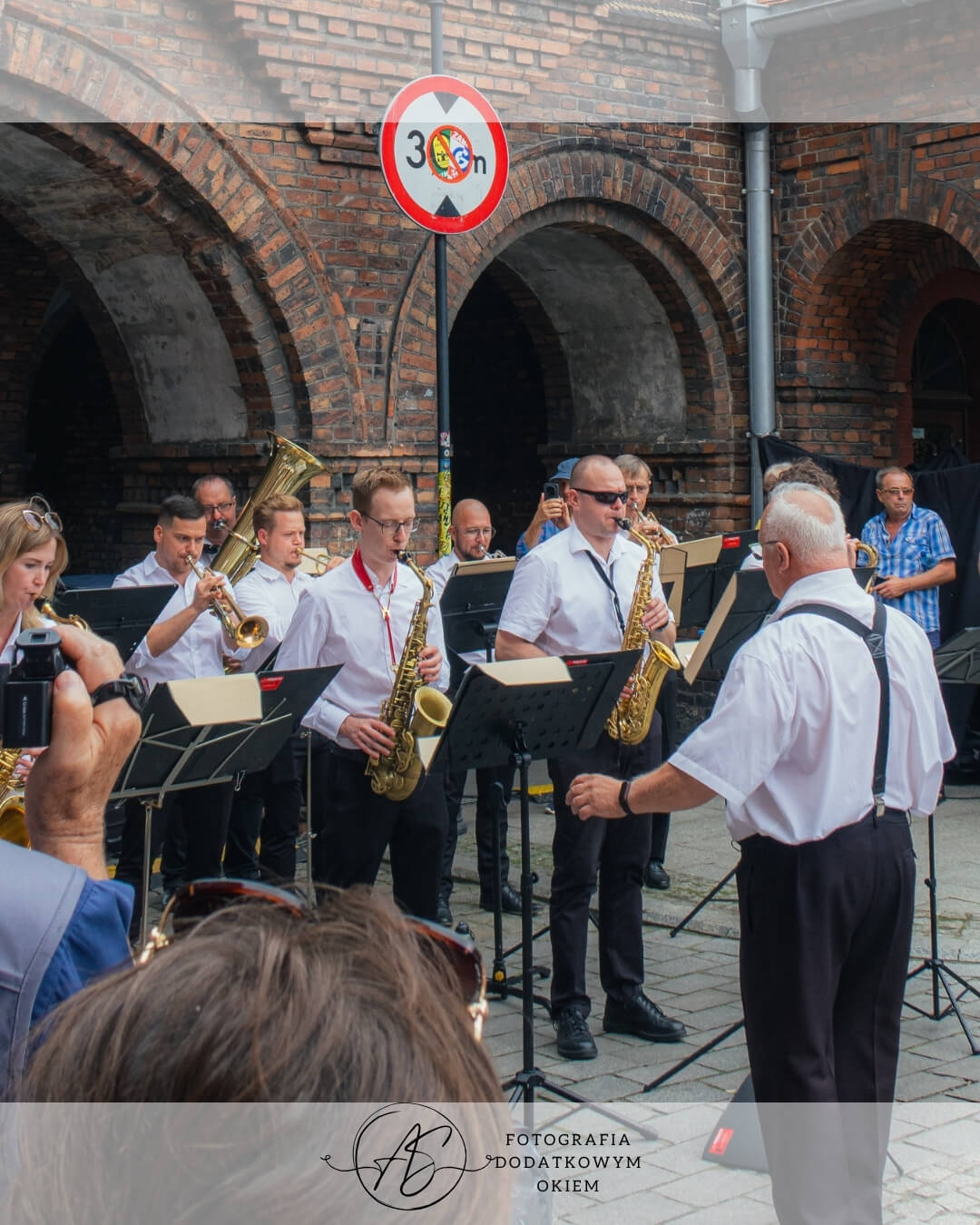 Koncert Orkiestry Dętej Katowice-Wieczorek na Jarmarku u Babci Anny na Nikiszowcu w Katowicach - ujęcie 23