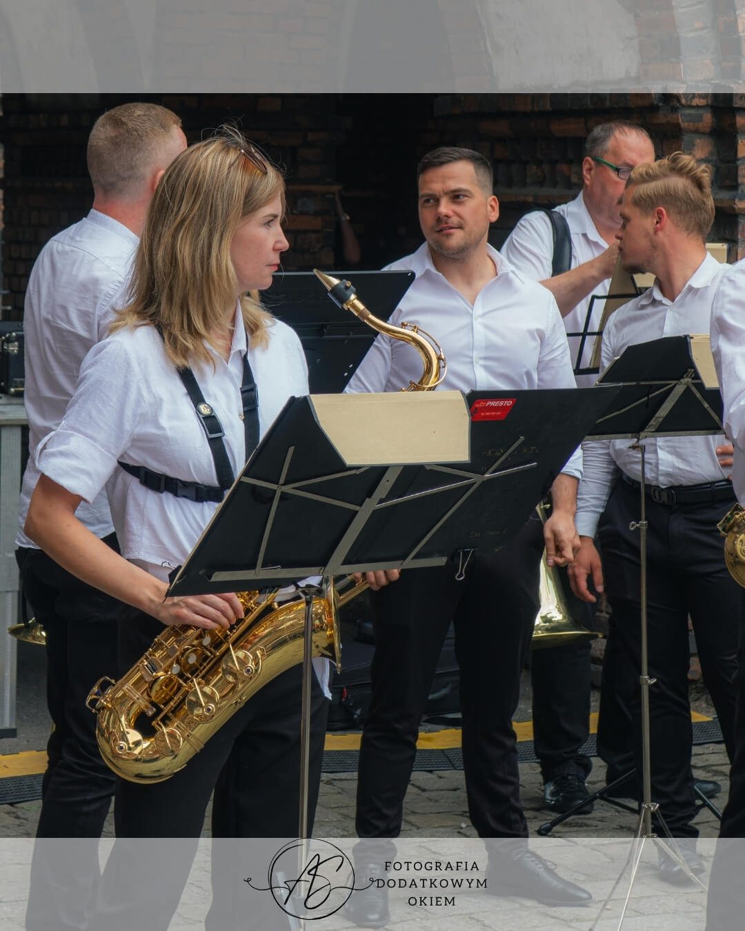 Koncert Orkiestry Dętej Katowice-Wieczorek na Jarmarku u Babci Anny na Nikiszowcu w Katowicach - ujęcie 29