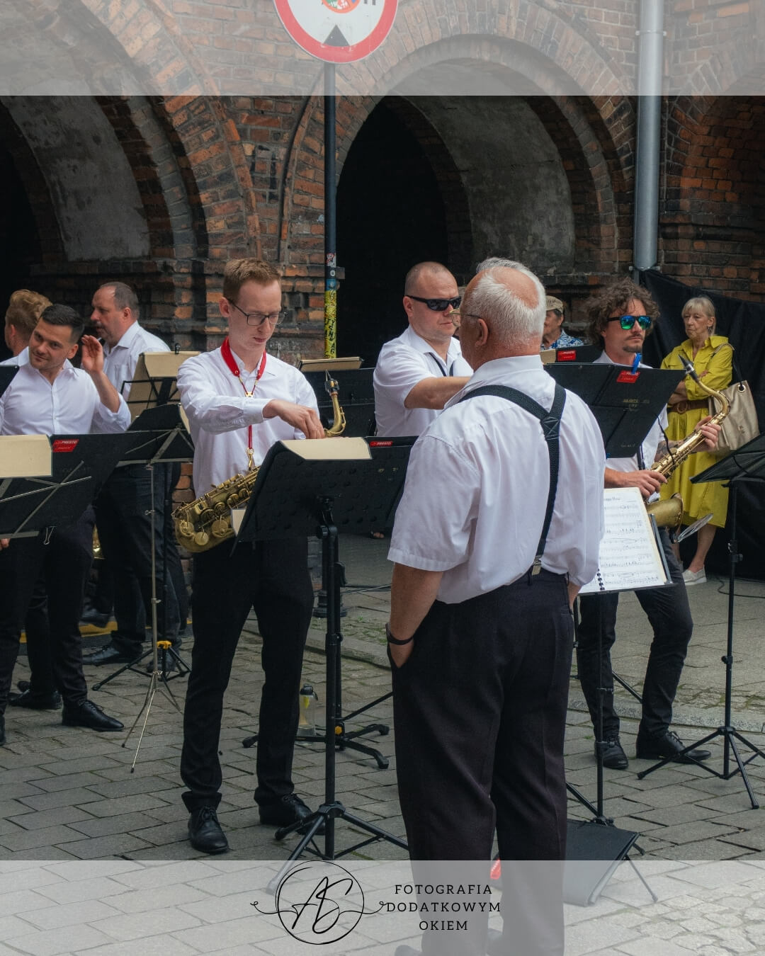 Koncert Orkiestry Dętej Katowice-Wieczorek na Jarmarku u Babci Anny na Nikiszowcu w Katowicach - ujęcie 30