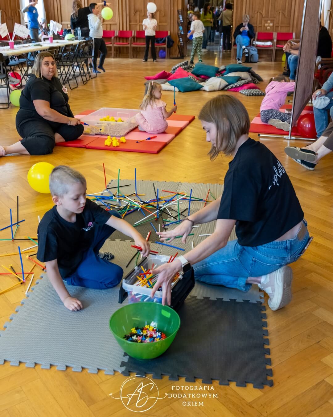 Strefa dla dzieci z animatorami Kreo Przestrzeń dla Edukacji podczas festiwalu Splotfest 2026 - ujęcie 23
