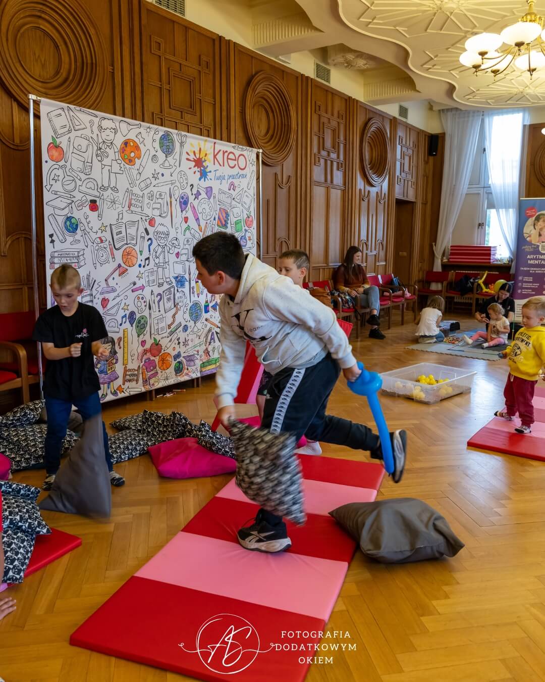Strefa dla dzieci z animatorami Kreo Przestrzeń dla Edukacji podczas festiwalu Splotfest 2026 - ujęcie 39